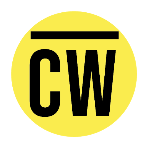 Logotipo circular amarillo con las letras "CW" en negro.